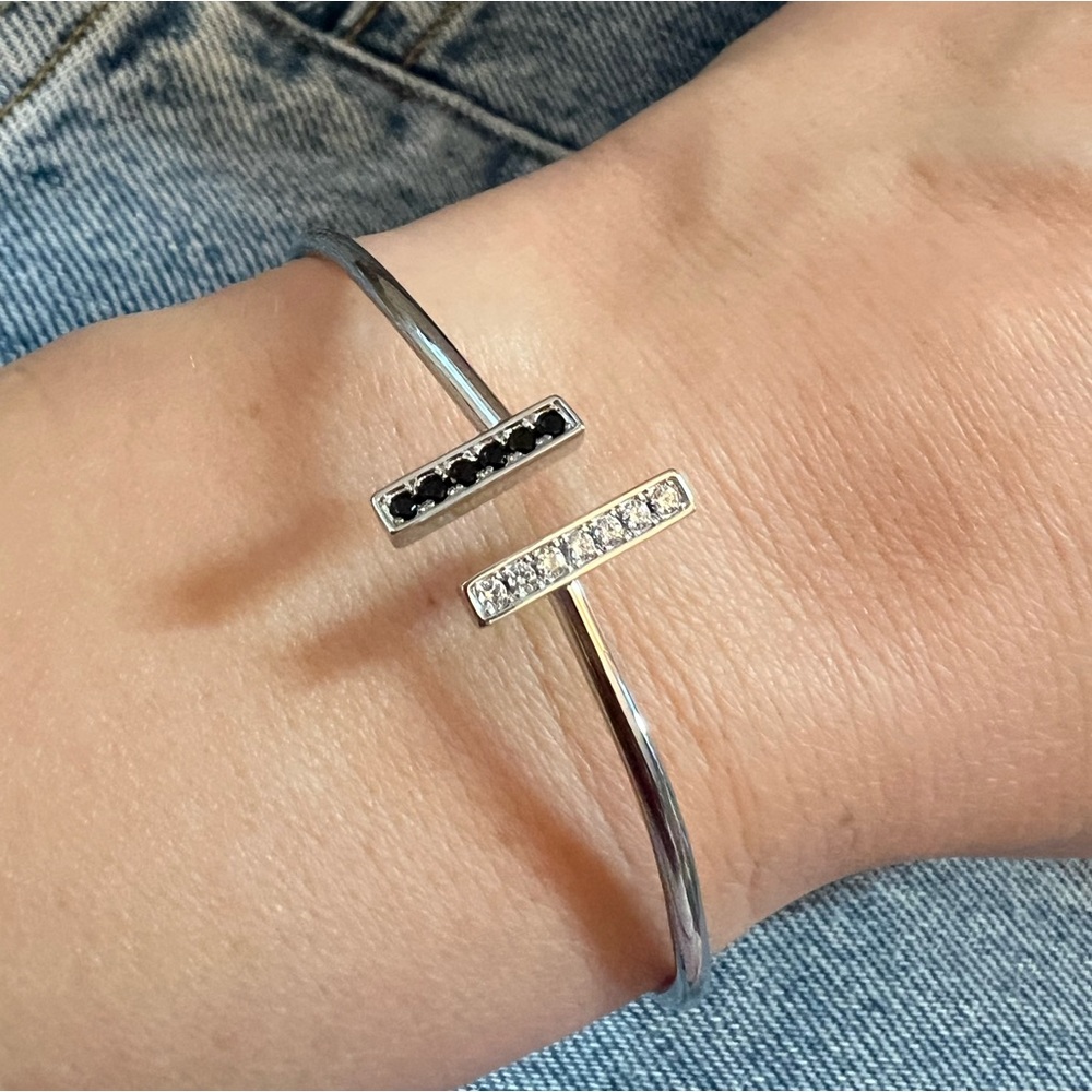 🌟 Trendy Sterling Silver Bangle Bracelet - Picture 2 of 4